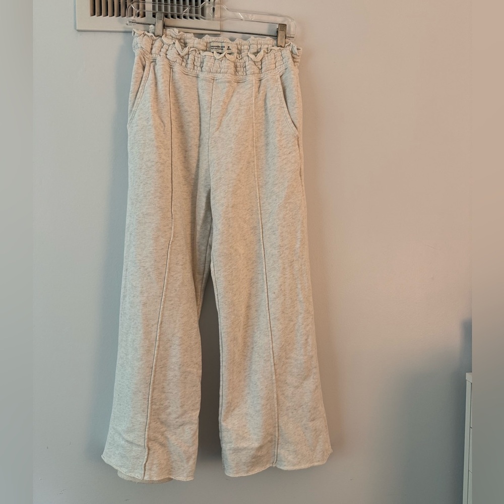 Abercrombie & Fitch Light Gray Ruffle Waist Joggers